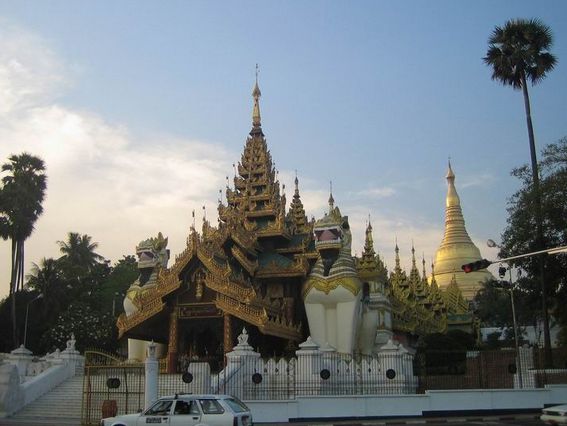 黃金的仰光大金寺http://m.tasensoftware.com/new/63_256/2010_8_13_du609801350131801024240.shtml