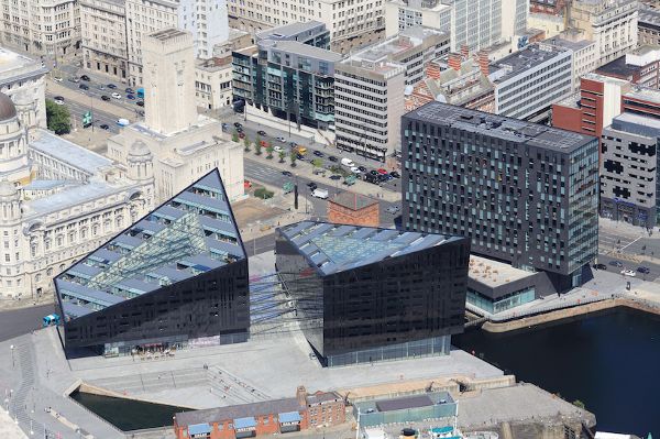 英國利物浦 曼島綜合體